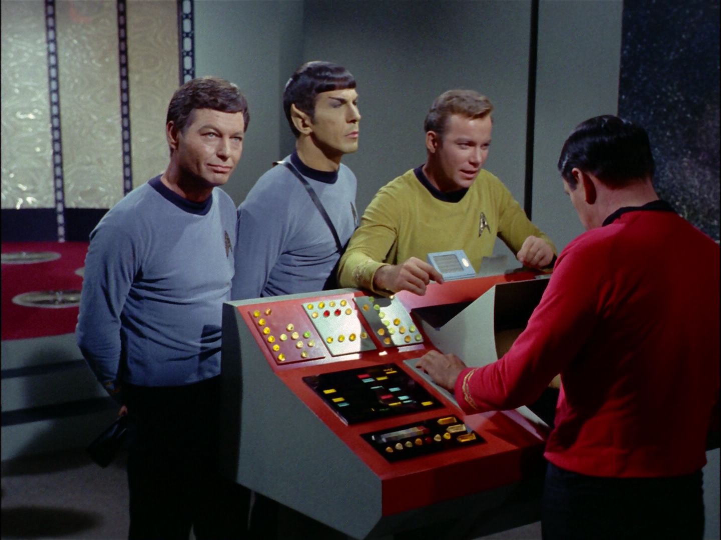 ariane179254_StarTrek_1x18_Arena_0034.jpg