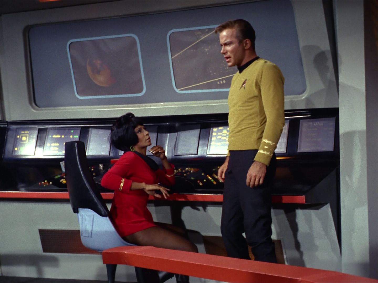 ariane179254_StarTrek_1x19_TomorrowIsYesterday_0239.jpg