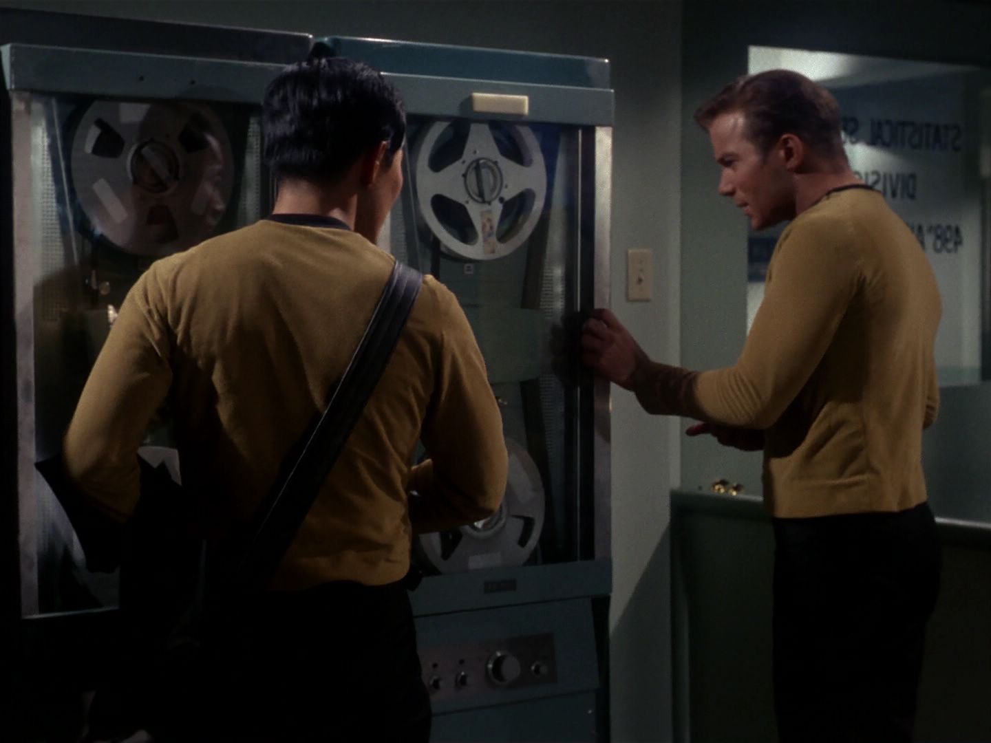 ariane179254_StarTrek_1x19_TomorrowIsYesterday_1637.jpg
