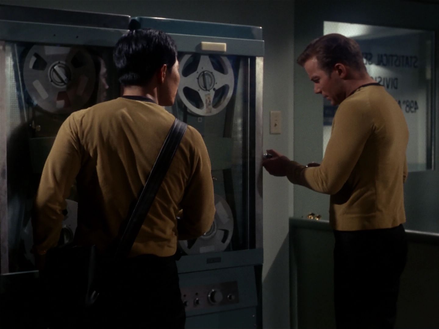ariane179254_StarTrek_1x19_TomorrowIsYesterday_1642.jpg