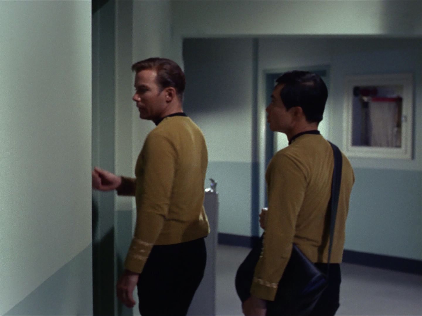 ariane179254_StarTrek_1x19_TomorrowIsYesterday_1956.jpg