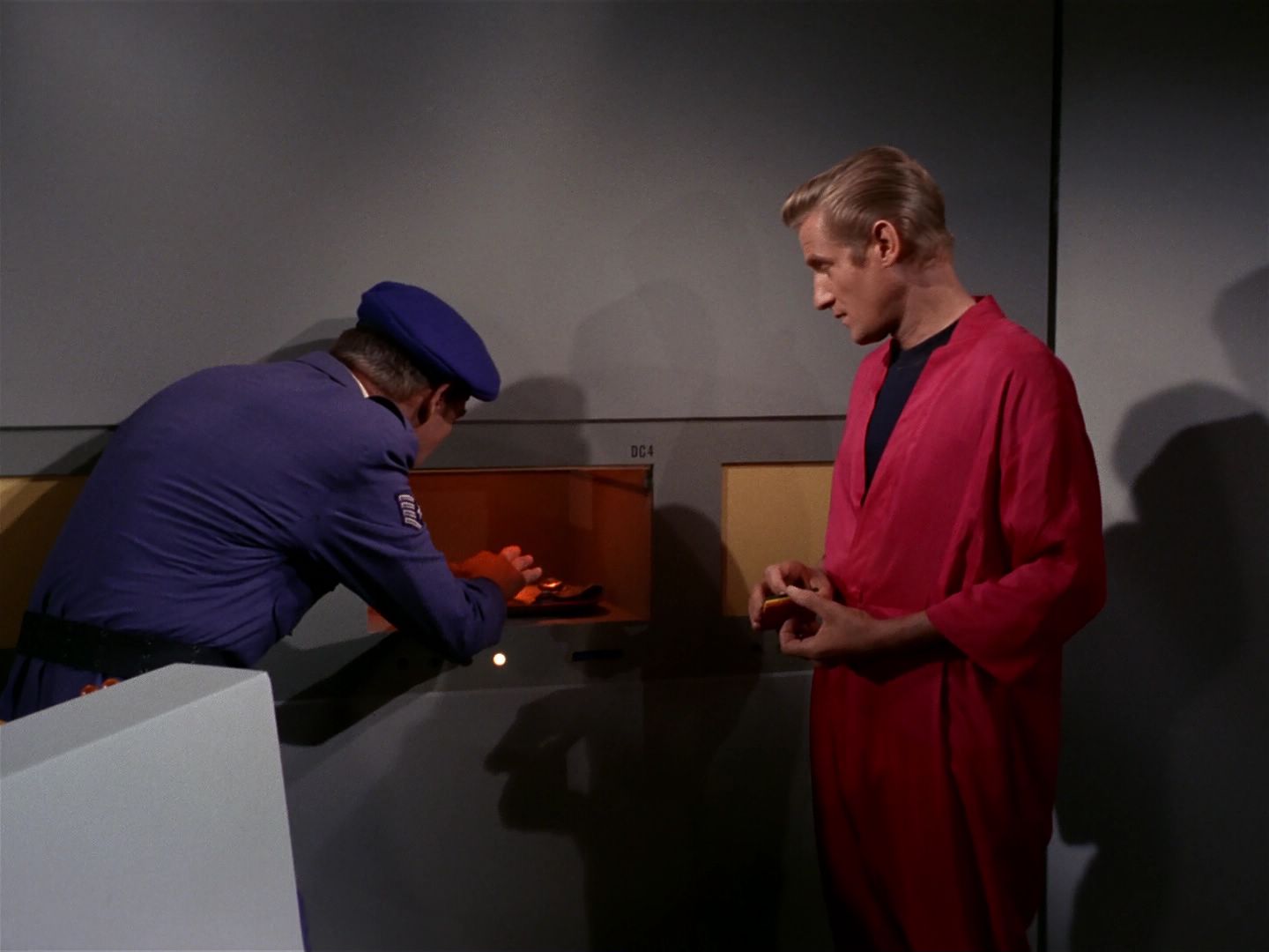 ariane179254_StarTrek_1x19_TomorrowIsYesterday_2486.jpg