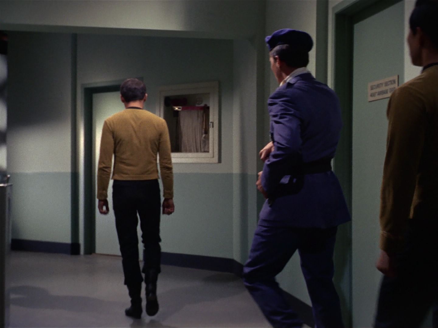 ariane179254_StarTrek_1x19_TomorrowIsYesterday_2517.jpg