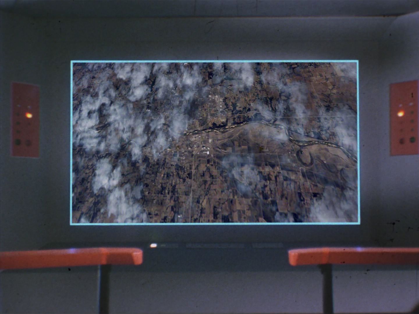 ariane179254_StarTrek_1x19_TomorrowIsYesterday-NewEffects_0102.jpg
