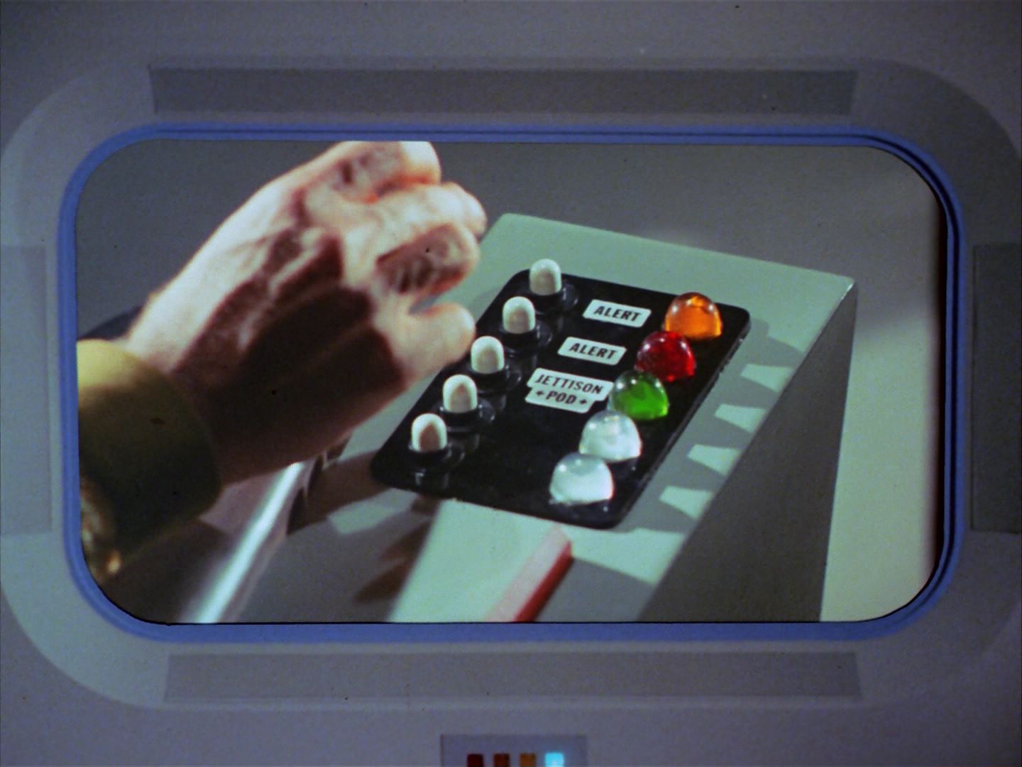 ariane179254_StarTrek_1x20_CourtMartial_1799.jpg