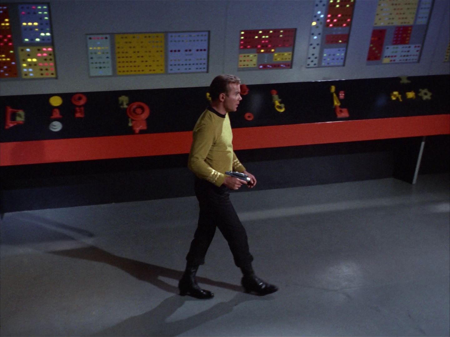 ariane179254_StarTrek_1x20_CourtMartial_2713.jpg