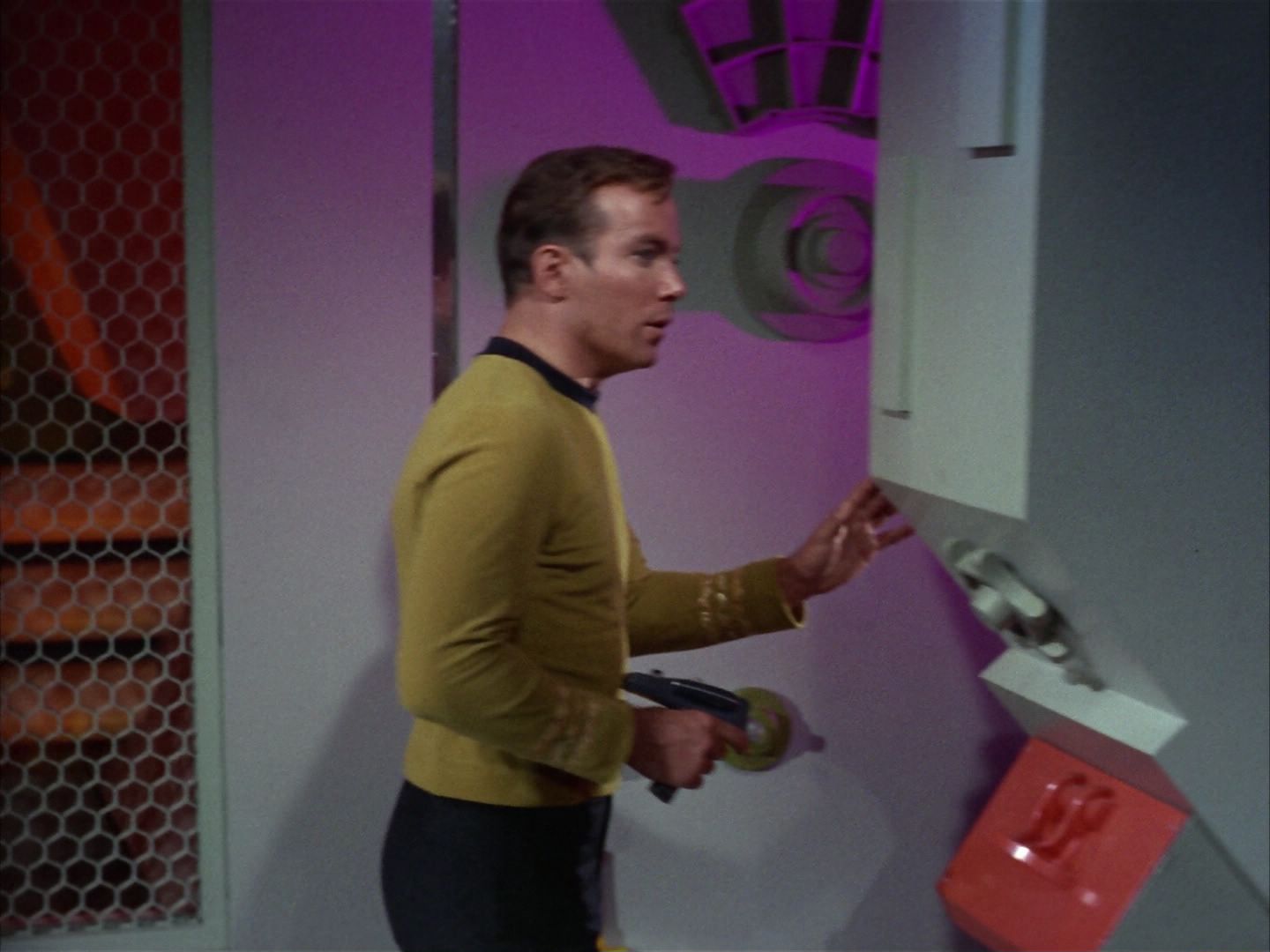 ariane179254_StarTrek_1x20_CourtMartial_2730.jpg