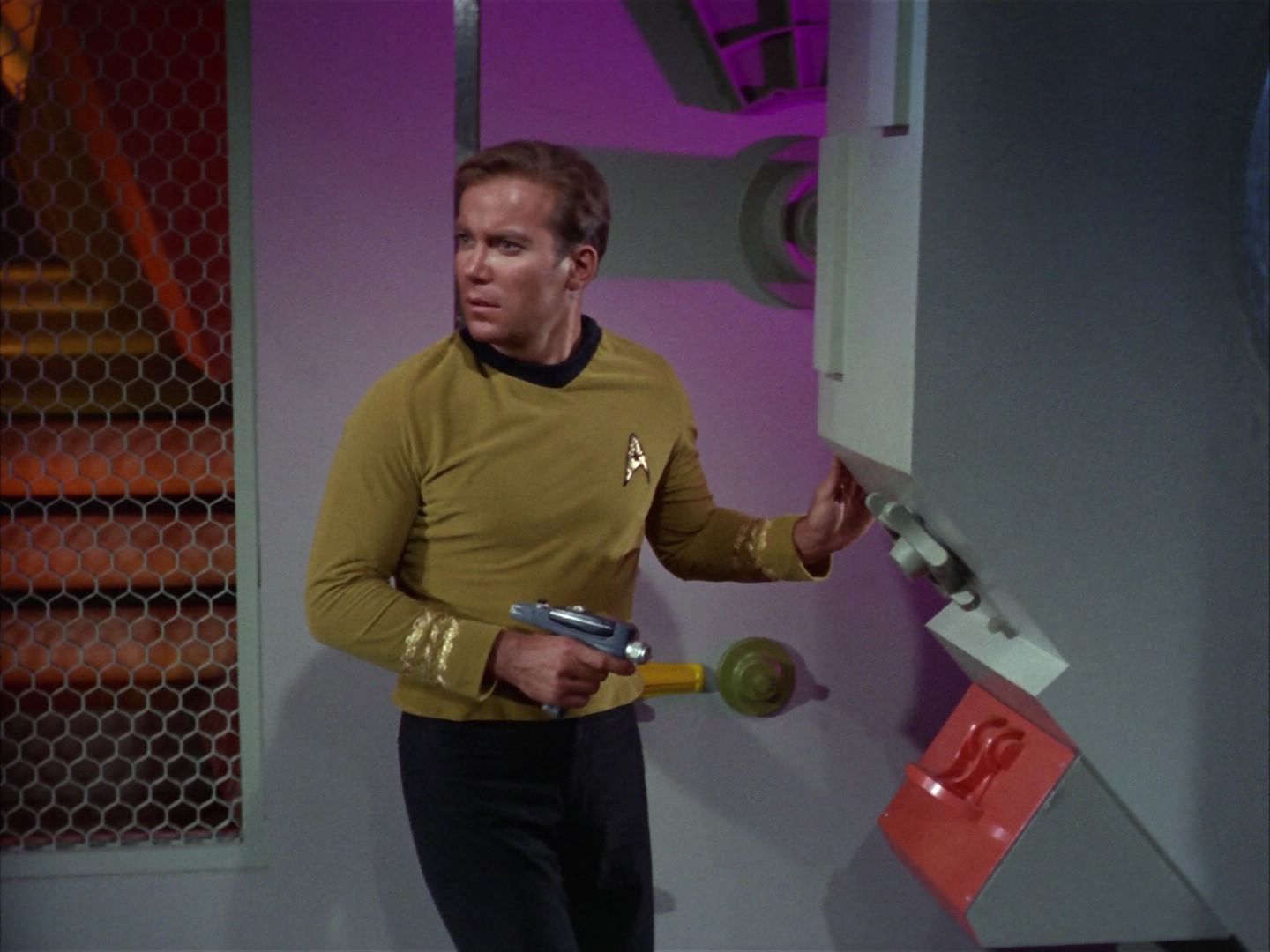 ariane179254_StarTrek_1x20_CourtMartial_2732.jpg