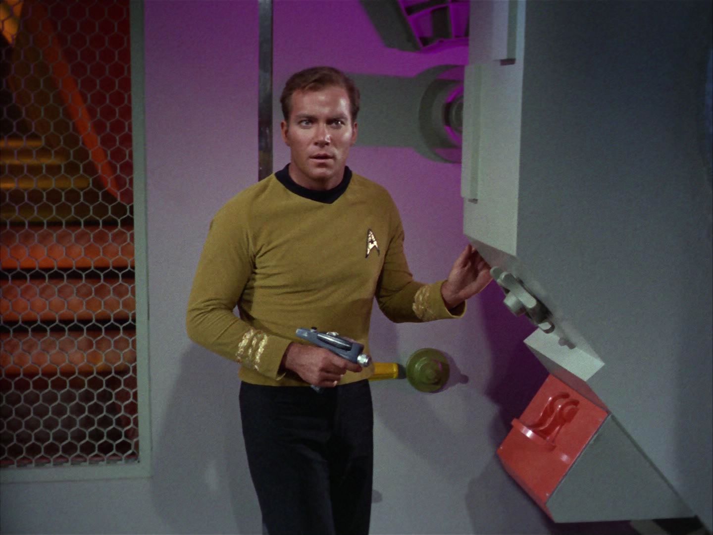 ariane179254_StarTrek_1x20_CourtMartial_2737.jpg