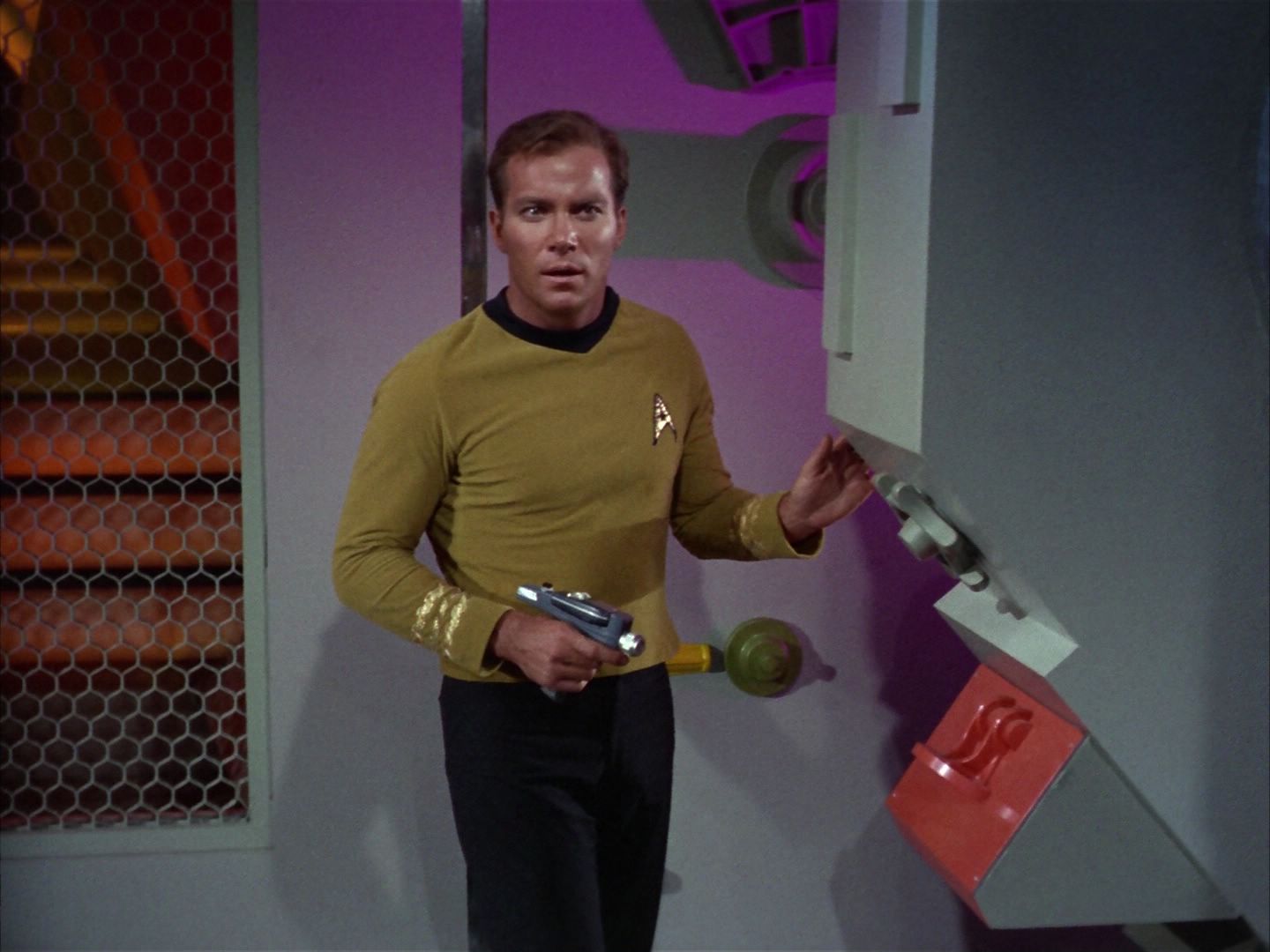 ariane179254_StarTrek_1x20_CourtMartial_2738.jpg