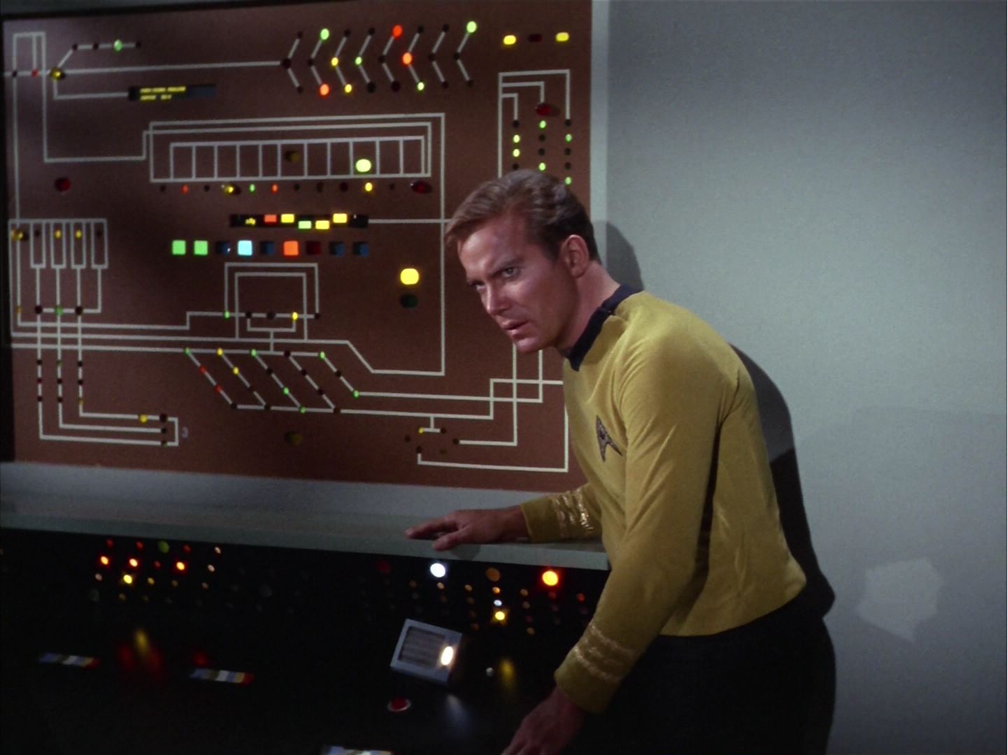 ariane179254_StarTrek_1x20_CourtMartial_2834.jpg