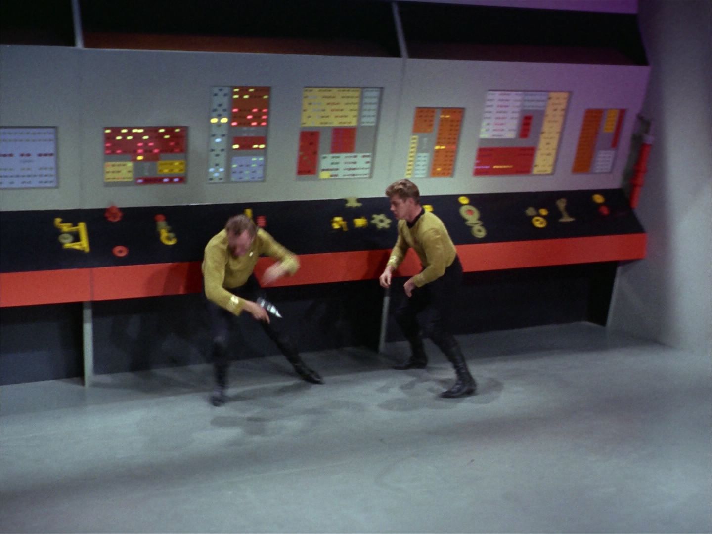 ariane179254_StarTrek_1x20_CourtMartial_2951.jpg