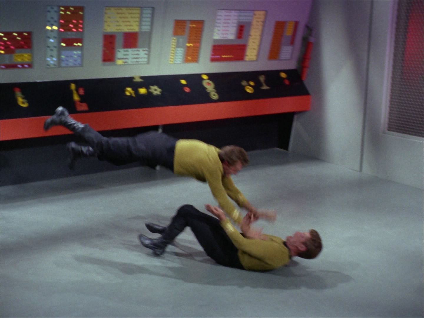 ariane179254_StarTrek_1x20_CourtMartial_2955.jpg