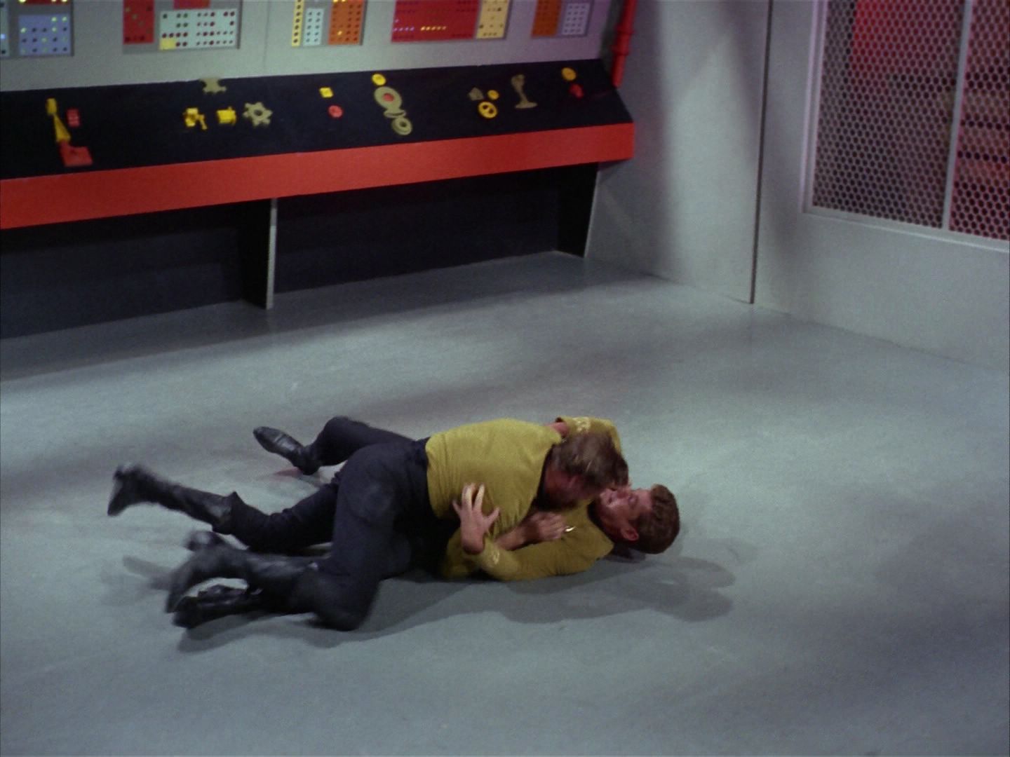 ariane179254_StarTrek_1x20_CourtMartial_2956.jpg
