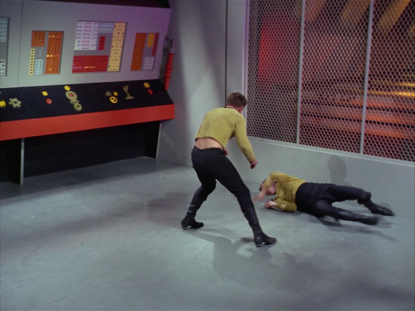 ariane179254_StarTrek_1x20_CourtMartial_2980.jpg