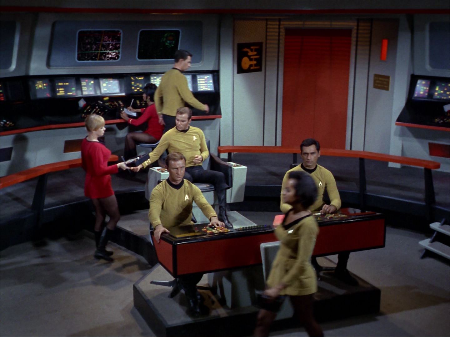 ariane179254_StarTrek_1x22_SpaceSeed_0208.jpg