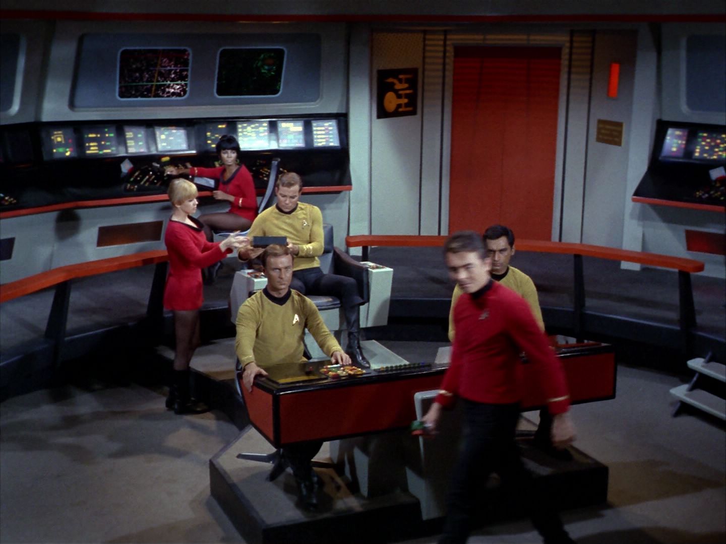 ariane179254_StarTrek_1x22_SpaceSeed_0214.jpg