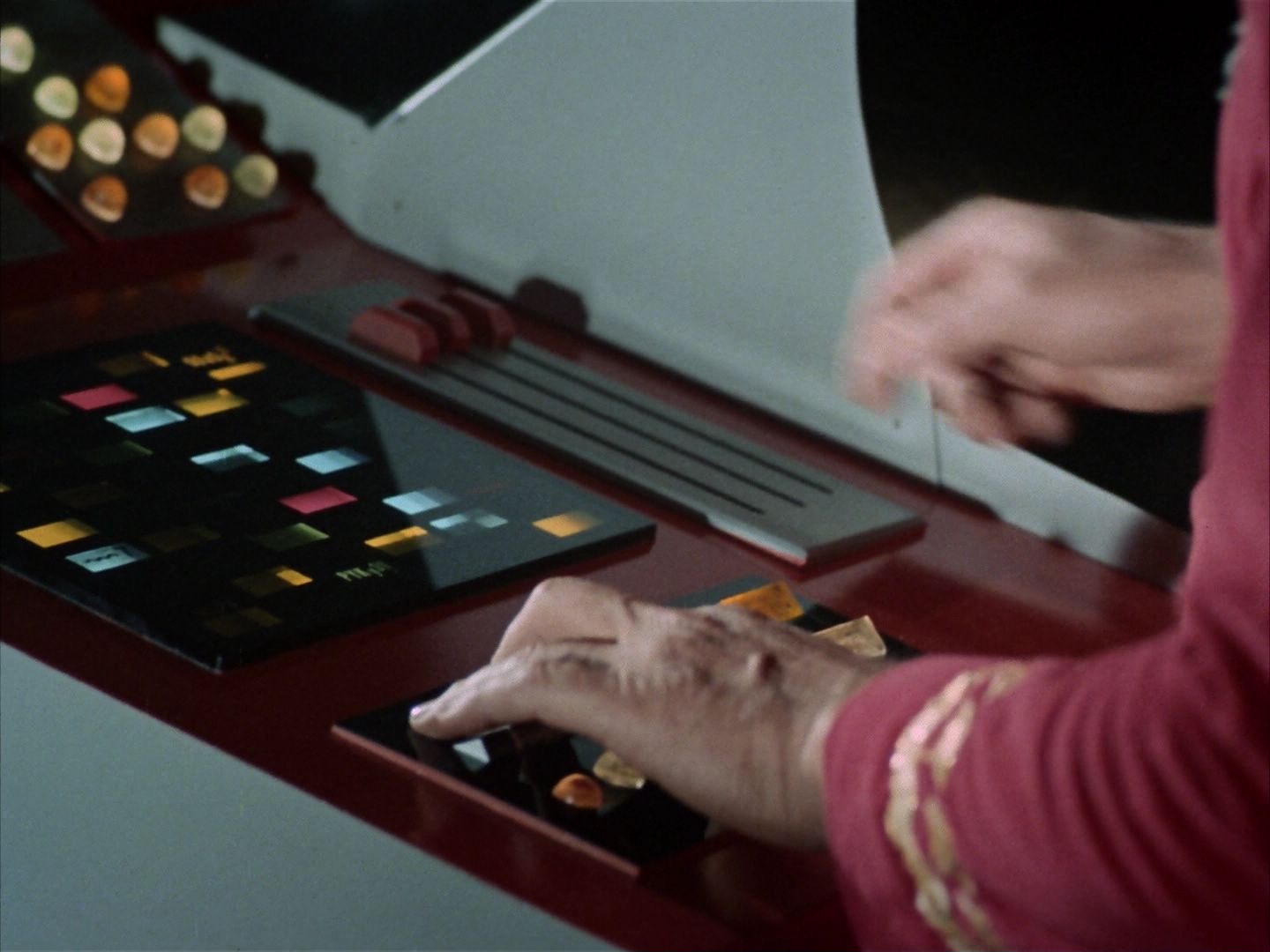 ariane179254_StarTrek_1x22_SpaceSeed_0366.jpg