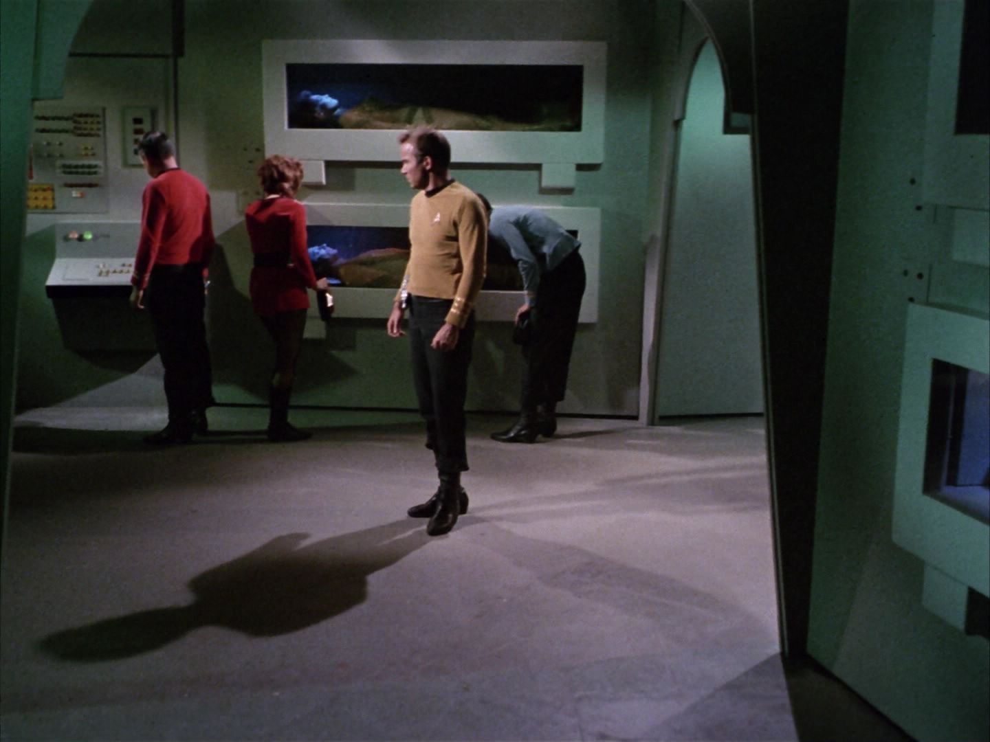 ariane179254_StarTrek_1x22_SpaceSeed_0403.jpg