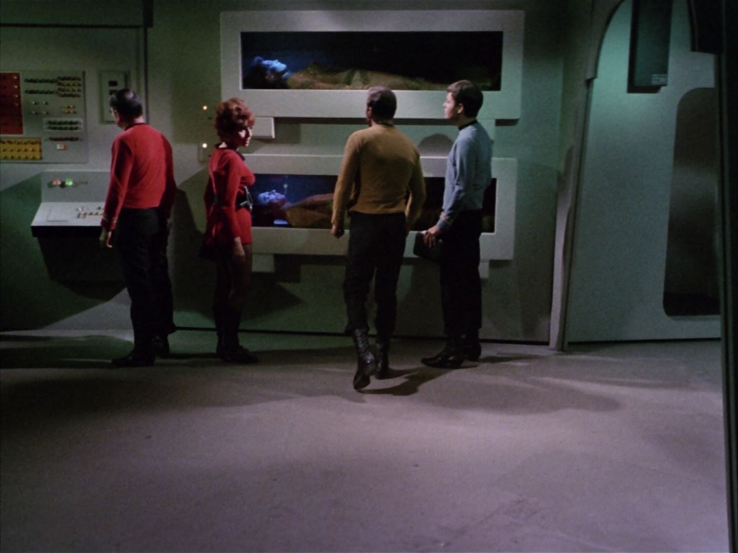 ariane179254_StarTrek_1x22_SpaceSeed_0408.jpg