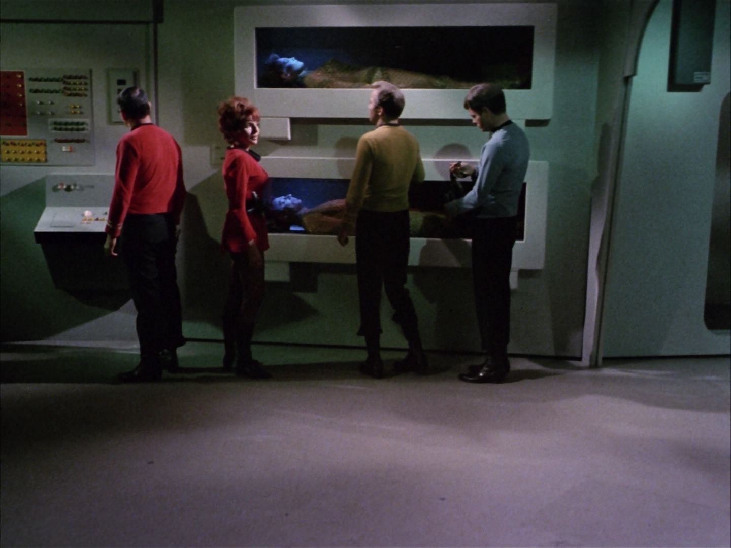 ariane179254_StarTrek_1x22_SpaceSeed_0410.jpg