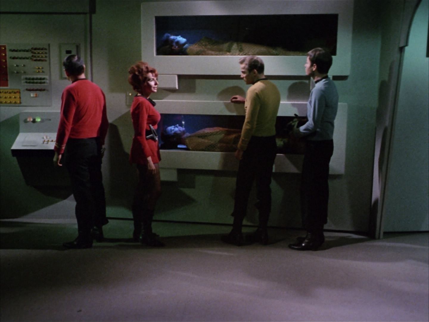 ariane179254_StarTrek_1x22_SpaceSeed_0413.jpg