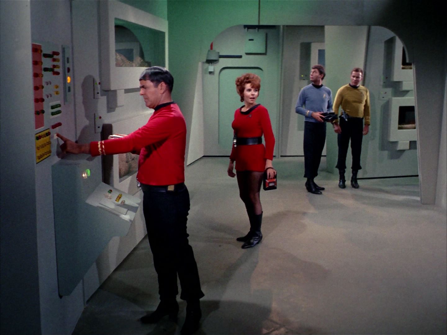ariane179254_StarTrek_1x22_SpaceSeed_0445.jpg