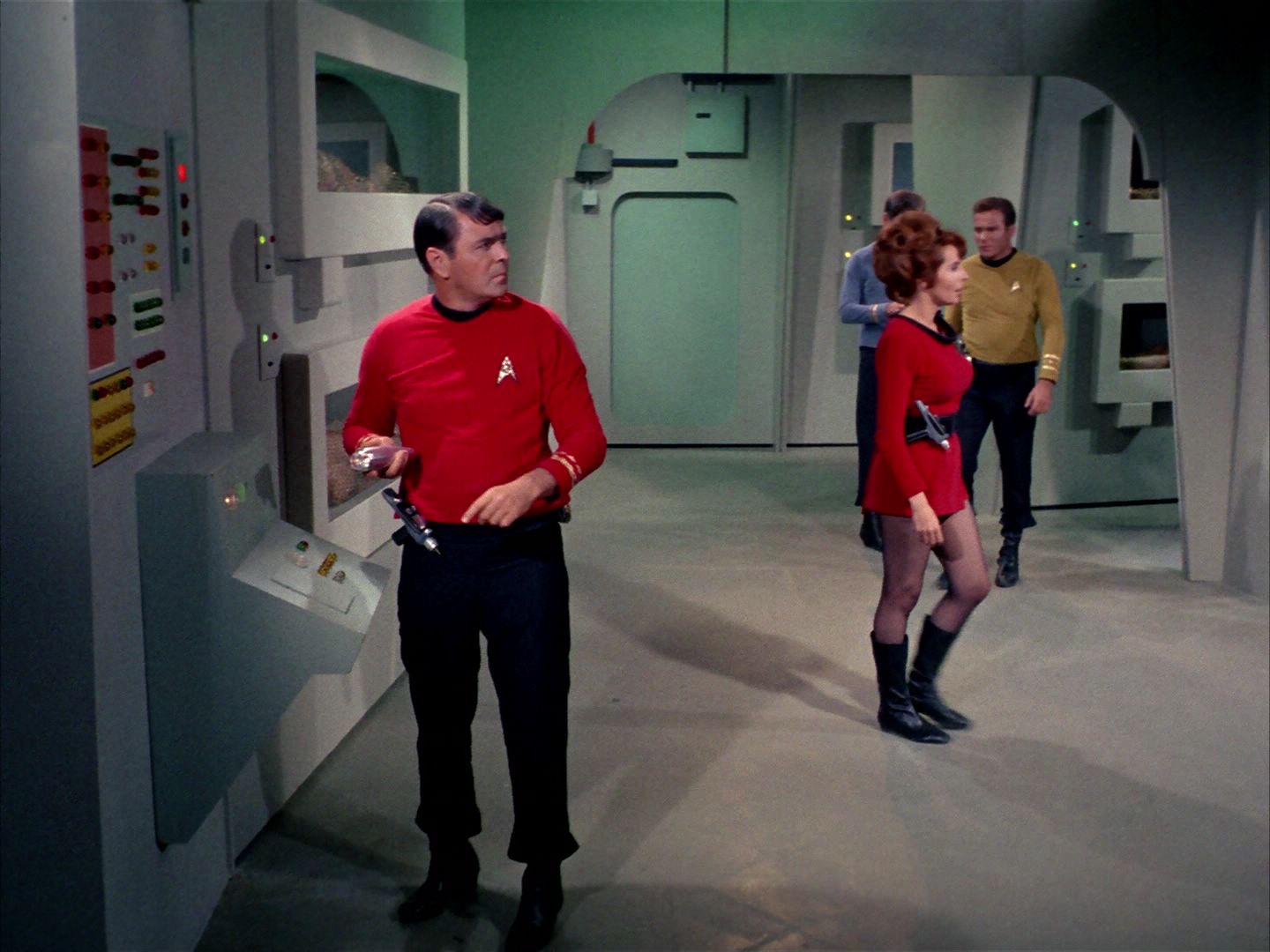 ariane179254_StarTrek_1x22_SpaceSeed_0448.jpg