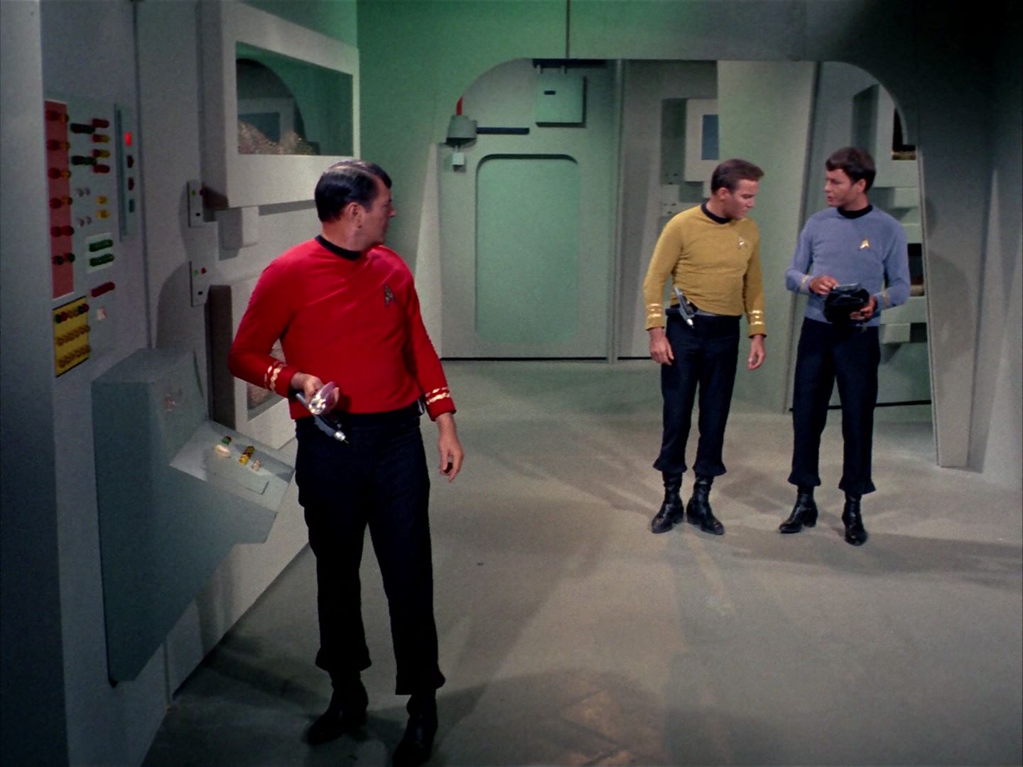 ariane179254_StarTrek_1x22_SpaceSeed_0452.jpg