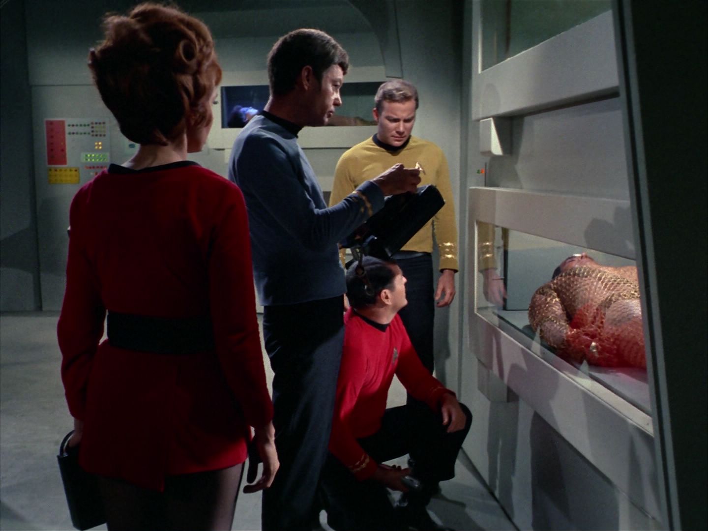 ariane179254_StarTrek_1x22_SpaceSeed_0476.jpg