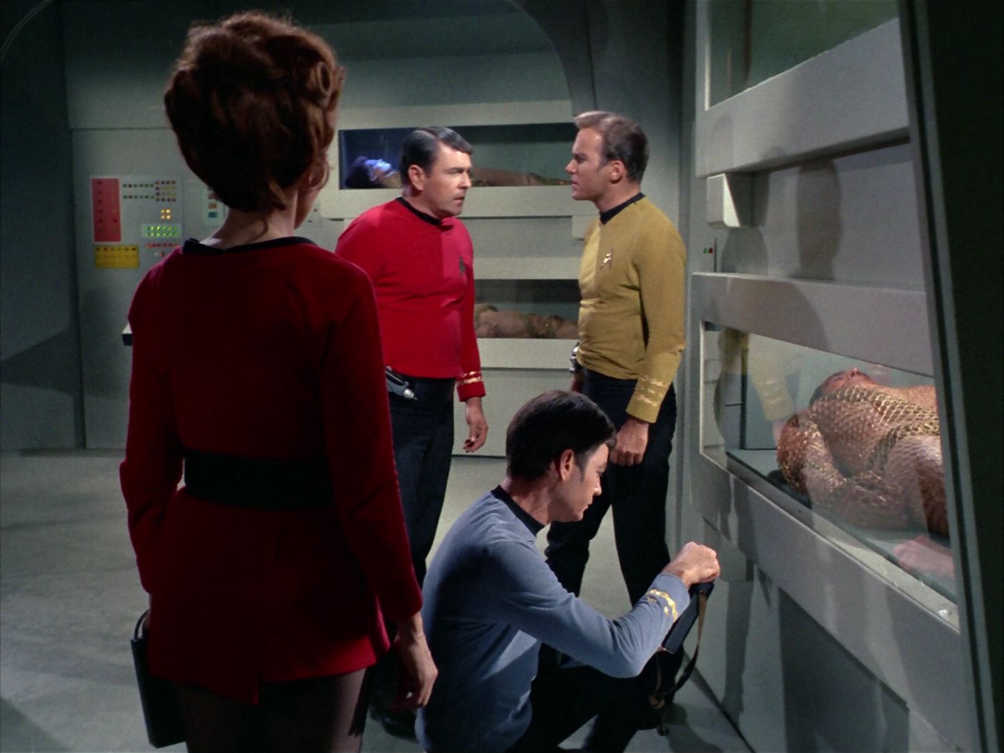 ariane179254_StarTrek_1x22_SpaceSeed_0517.jpg