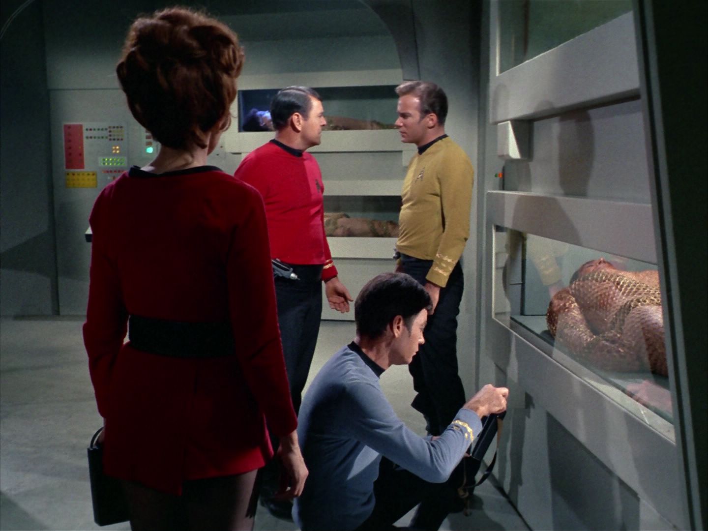 ariane179254_StarTrek_1x22_SpaceSeed_0521.jpg