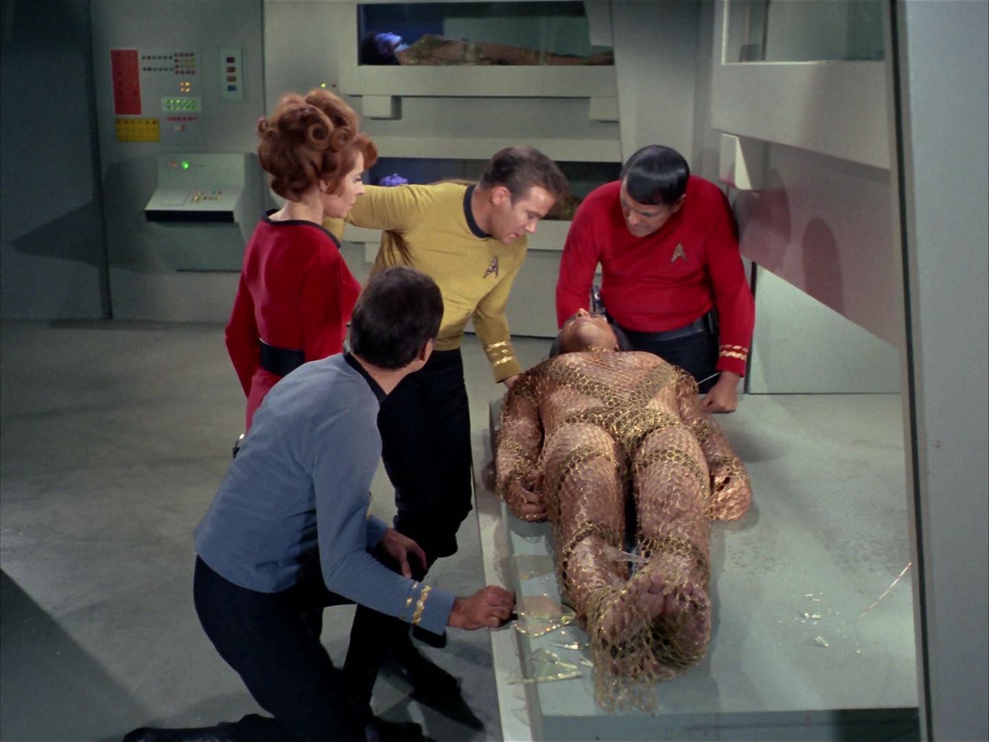 ariane179254_StarTrek_1x22_SpaceSeed_0612.jpg