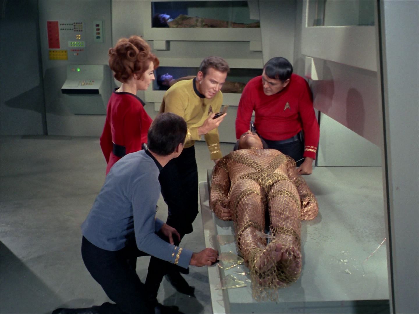 ariane179254_StarTrek_1x22_SpaceSeed_0613.jpg
