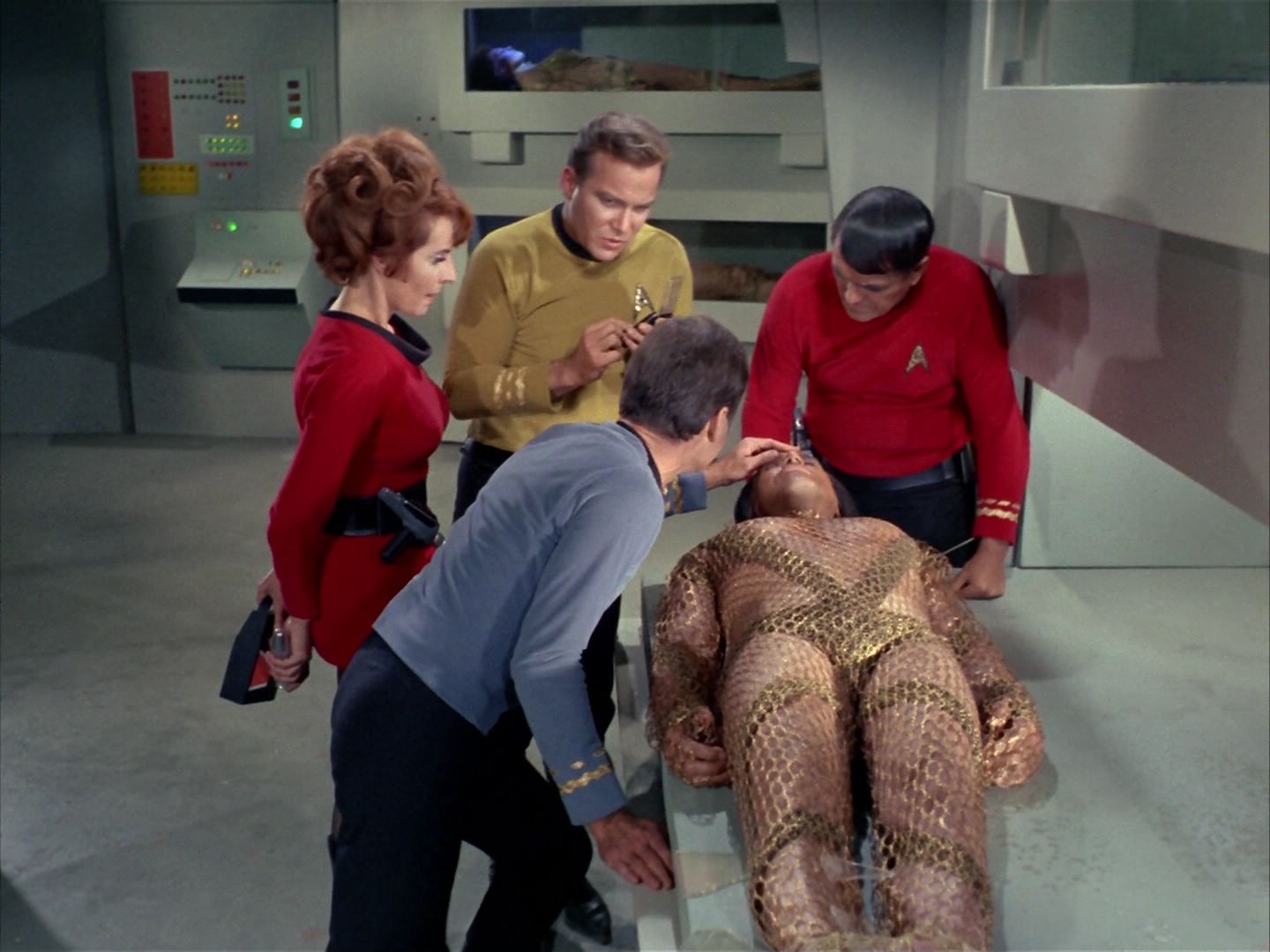 ariane179254_StarTrek_1x22_SpaceSeed_0620.jpg