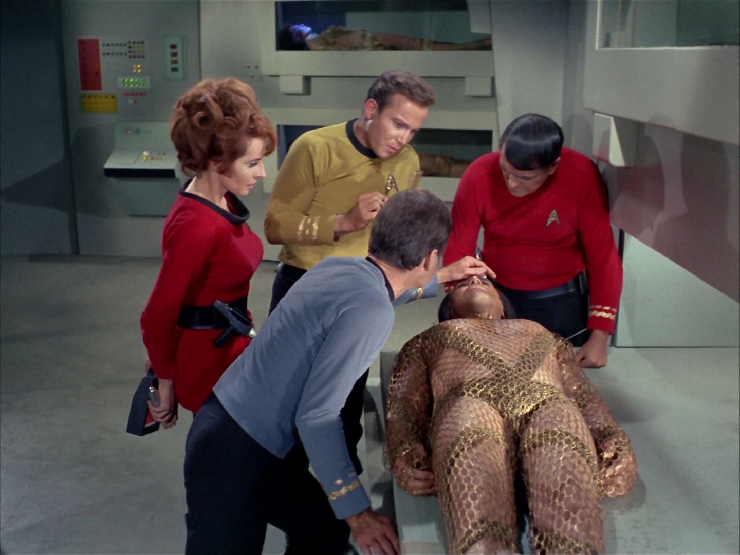ariane179254_StarTrek_1x22_SpaceSeed_0621.jpg