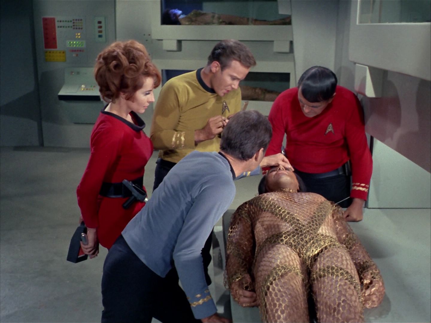ariane179254_StarTrek_1x22_SpaceSeed_0622.jpg