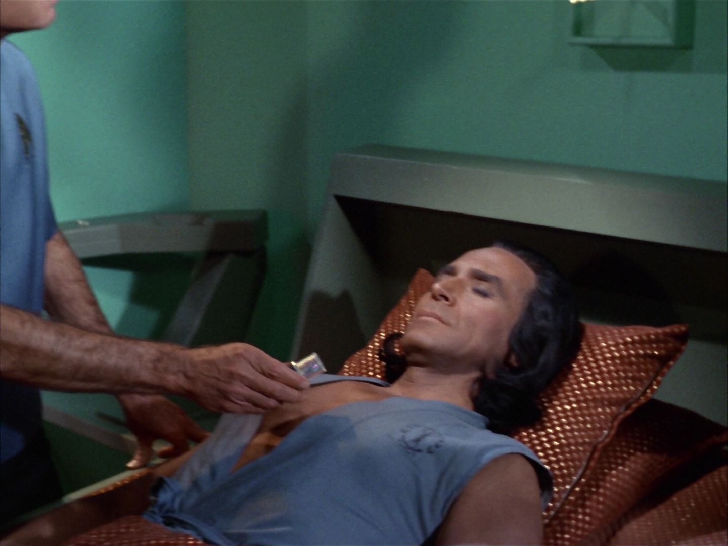 ariane179254_StarTrek_1x22_SpaceSeed_0827.jpg
