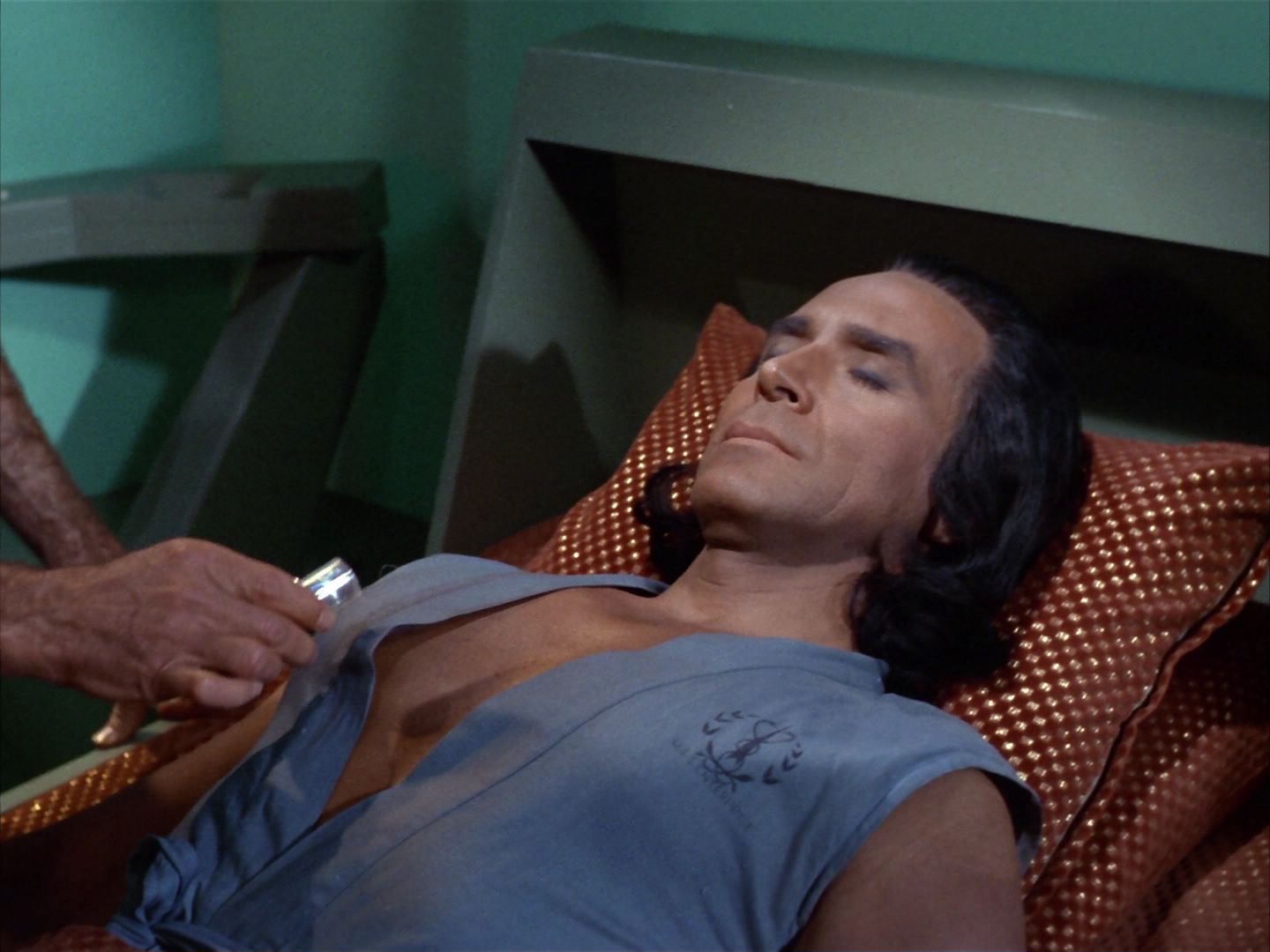 ariane179254_StarTrek_1x22_SpaceSeed_0829.jpg