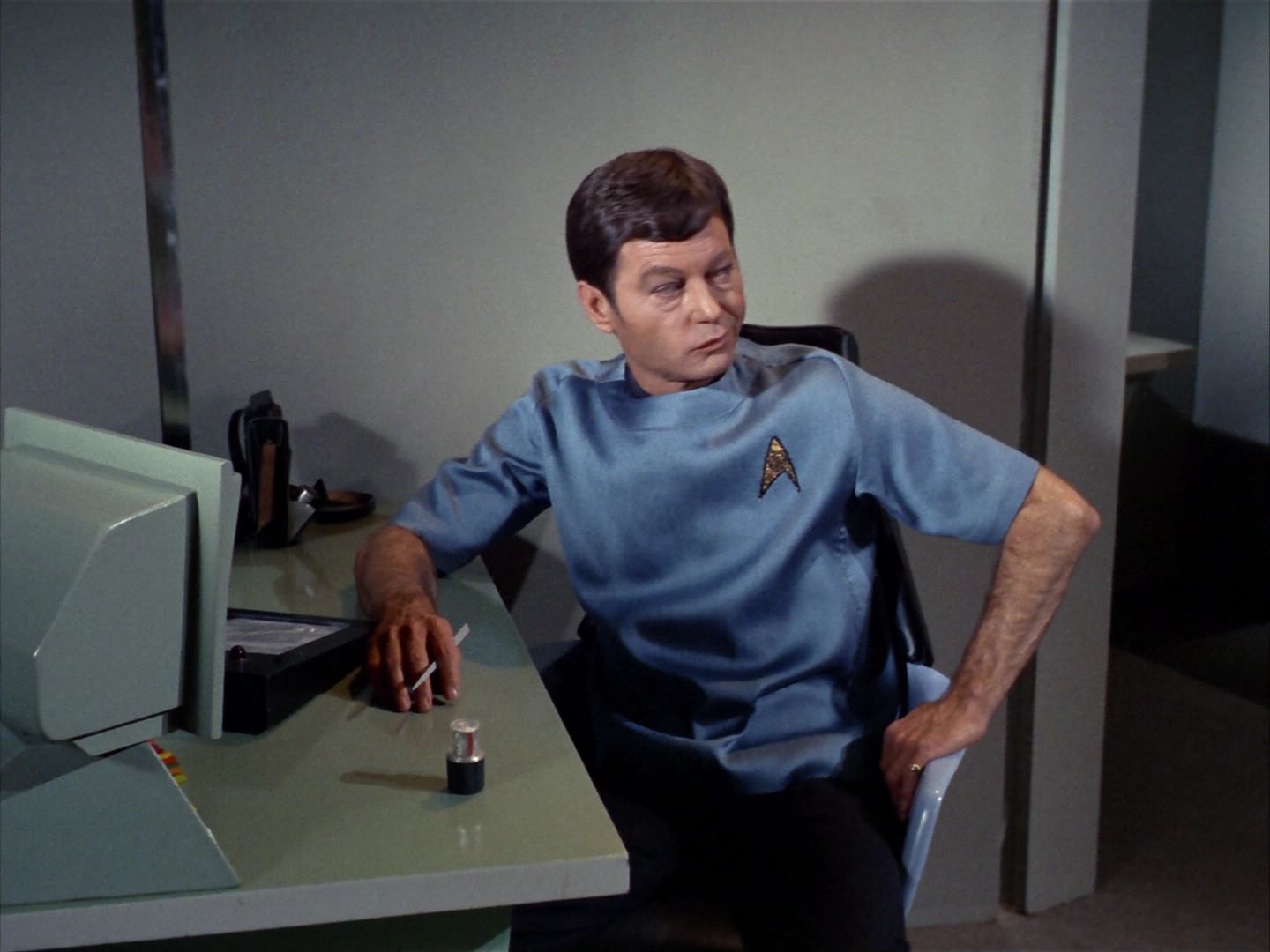 ariane179254_StarTrek_1x22_SpaceSeed_0898.jpg