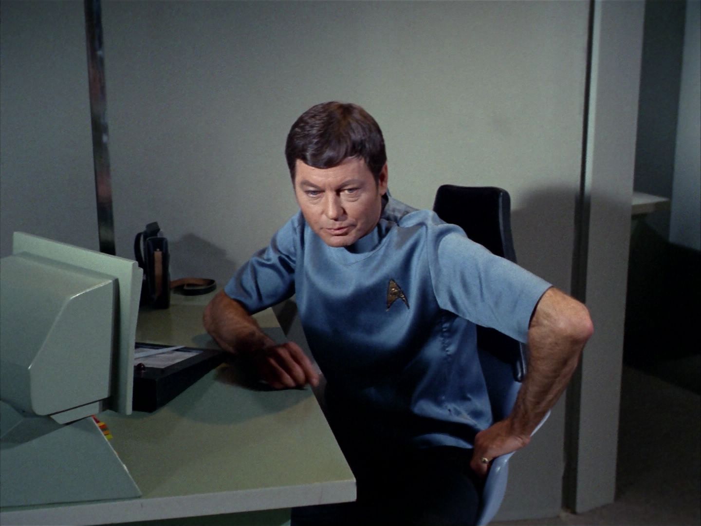 ariane179254_StarTrek_1x22_SpaceSeed_1004.jpg