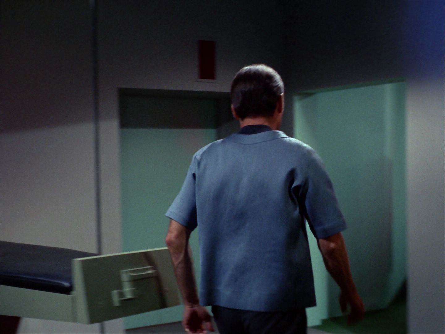 ariane179254_StarTrek_1x22_SpaceSeed_1015.jpg