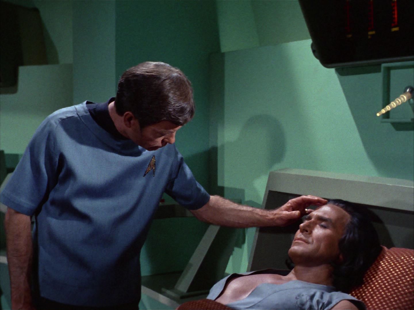 ariane179254_StarTrek_1x22_SpaceSeed_1026.jpg