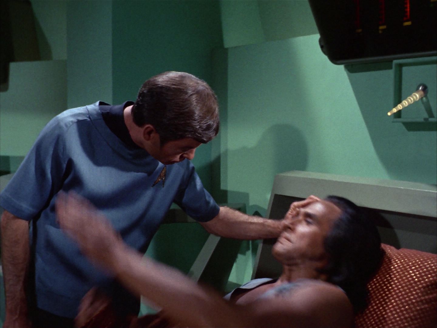 ariane179254_StarTrek_1x22_SpaceSeed_1027.jpg