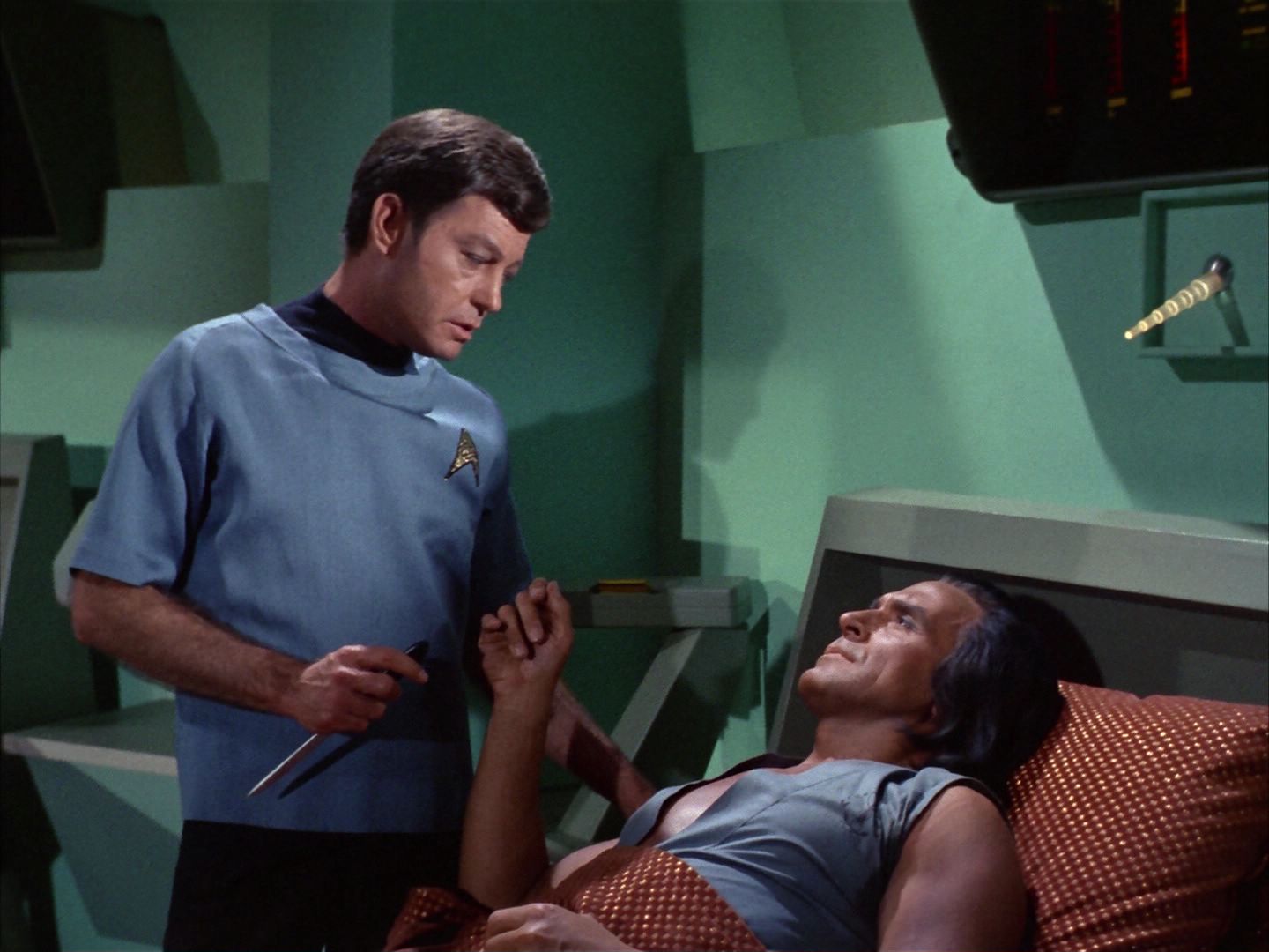 ariane179254_StarTrek_1x22_SpaceSeed_1090.jpg