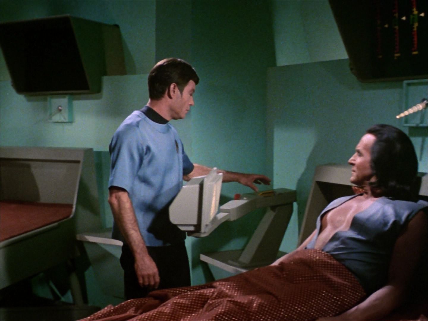 ariane179254_StarTrek_1x22_SpaceSeed_1284.jpg
