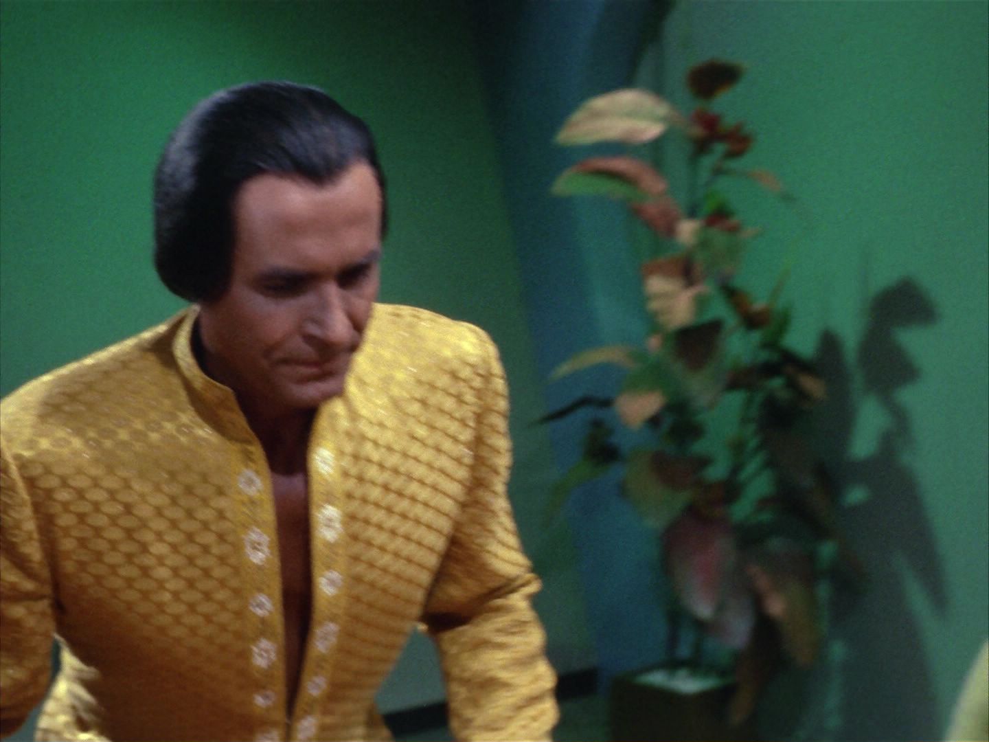 ariane179254_StarTrek_1x22_SpaceSeed_1803.jpg