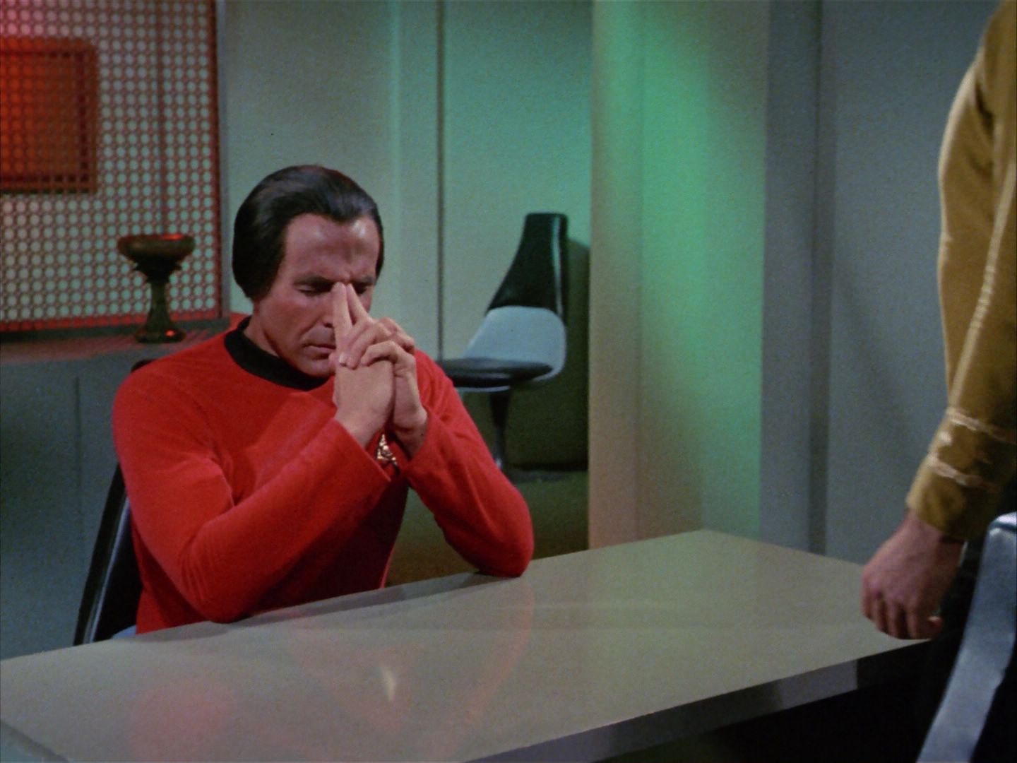 ariane179254_StarTrek_1x22_SpaceSeed_2100.jpg