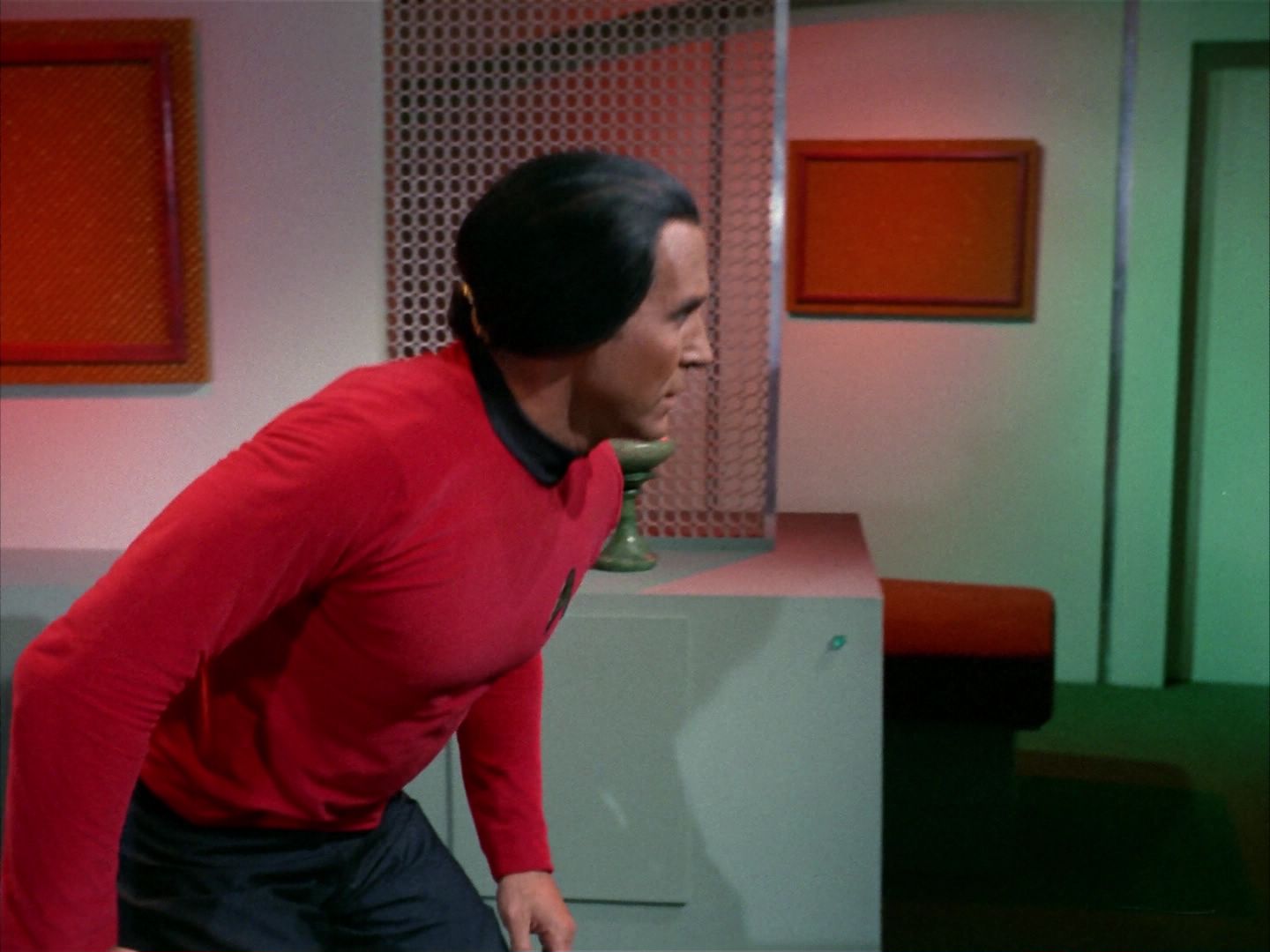 ariane179254_StarTrek_1x22_SpaceSeed_2220.jpg