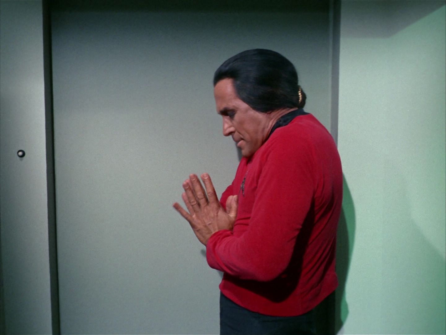 ariane179254_StarTrek_1x22_SpaceSeed_2232.jpg